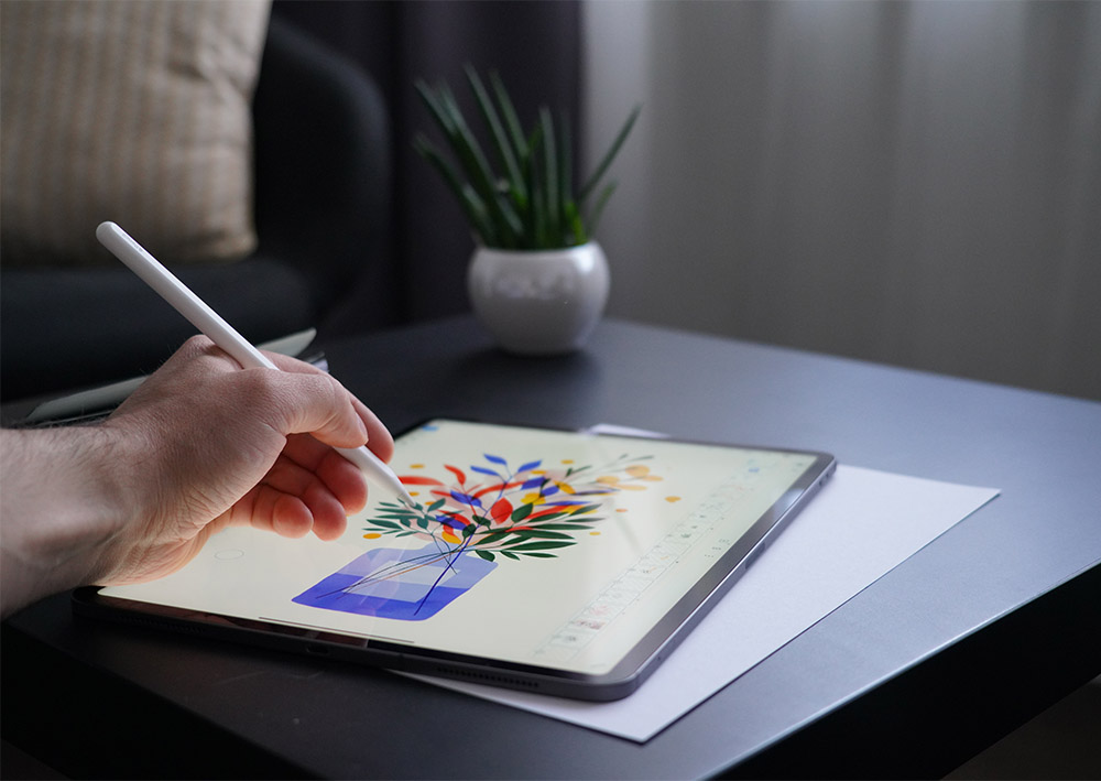 Artist Compares Apple iPad Pro vs Microsoft Surface Pro 7 